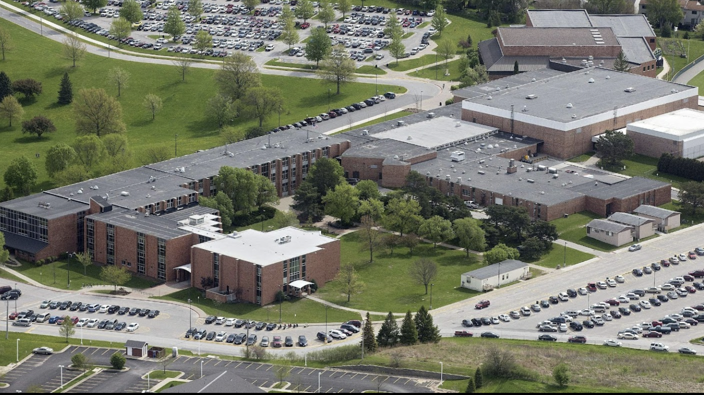 Higher west. Iowa City West High School. «Iowa City West High School»трагедия 2011. Iowa City Iowa. Valley High School Iowa.