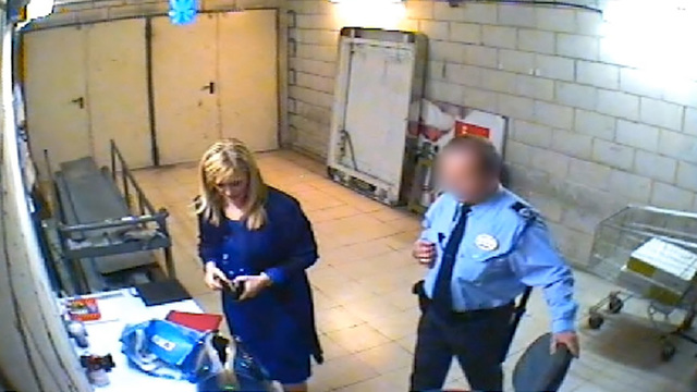 Resultado de imagen de Cifuentes, pillada robando unas cremas rejuvenecedoras en un Eroski de Madrid en 2011